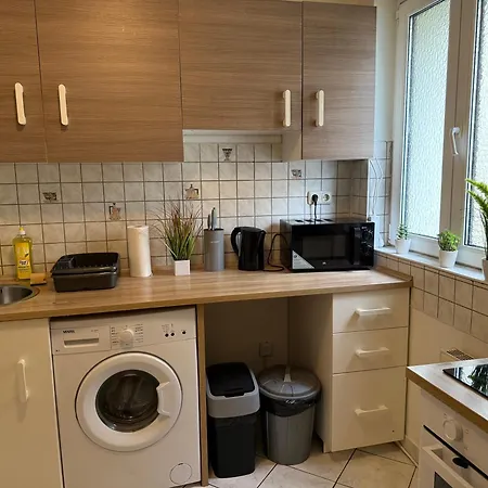 Cozy With 3 Bedrooms, Balcony, Up To 5 People Appartamento Offenbach am Main