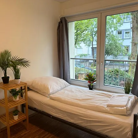 Cozy With 3 Bedrooms, Balcony, Up To 5 People