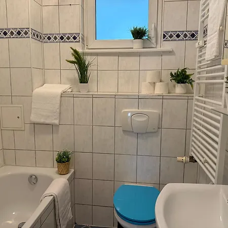 Appartamento Cozy With 3 Bedrooms, Balcony, Up To 5 People