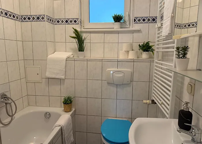 Apartment Cozy With 3 Bedrooms, Balcony, Up To 5 People